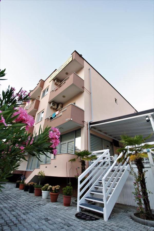 Hotel Comfort Shëngjin 外观 照片